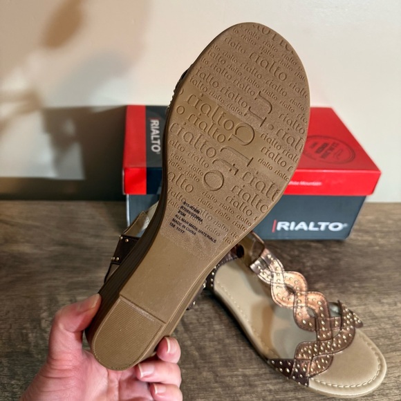 NEW Rialto Gemma Wedge Sandals Shoes Women’s Size 8.5 Metallic Stud Detail - Picture 5 of 9